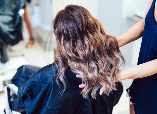 Haar kleuren balyage knippen kleuren bruin blond meshen
